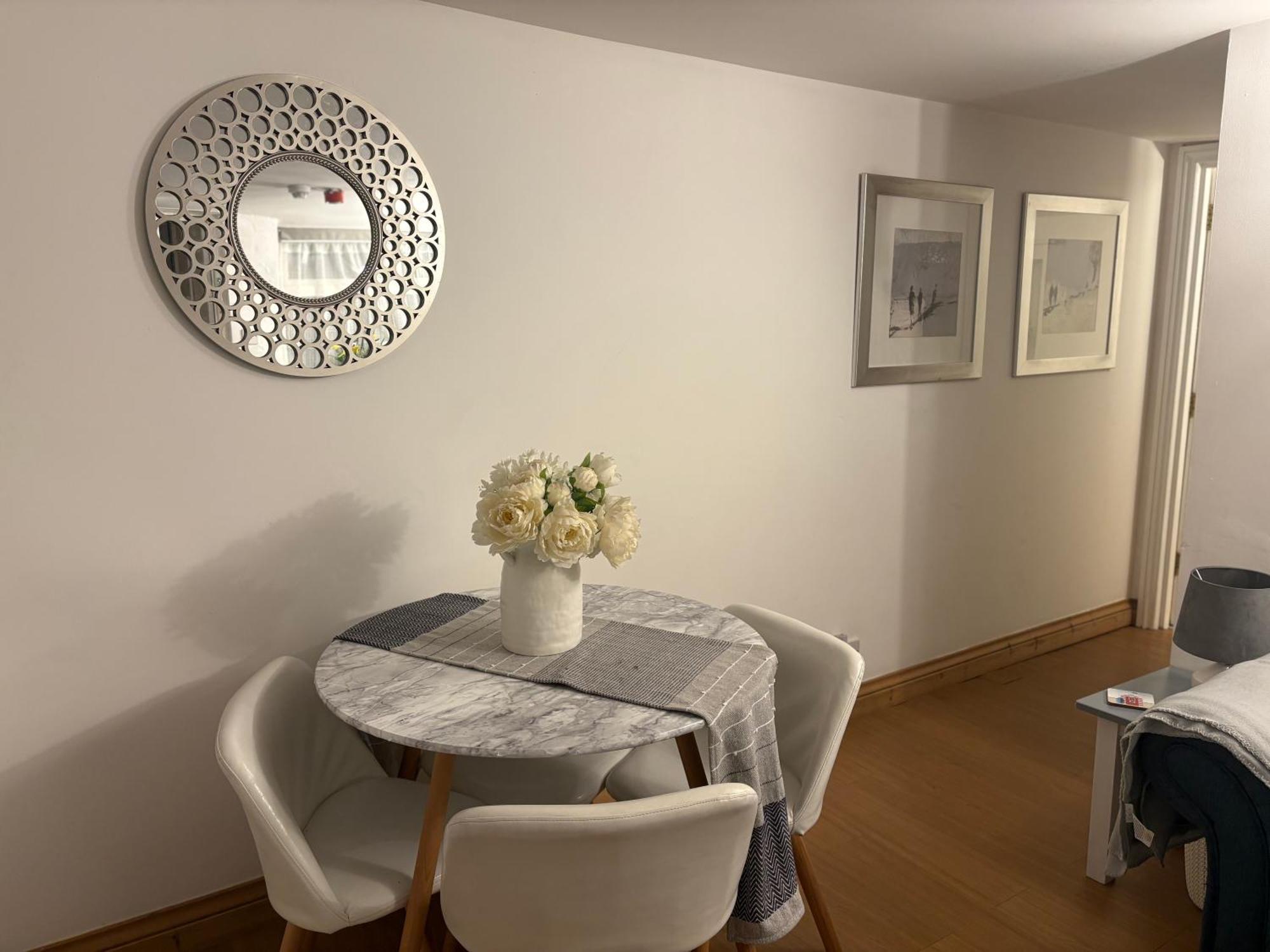 Seaton, Devon, Two Bed Apartment, Just Off The Sea Front. ภายนอก รูปภาพ