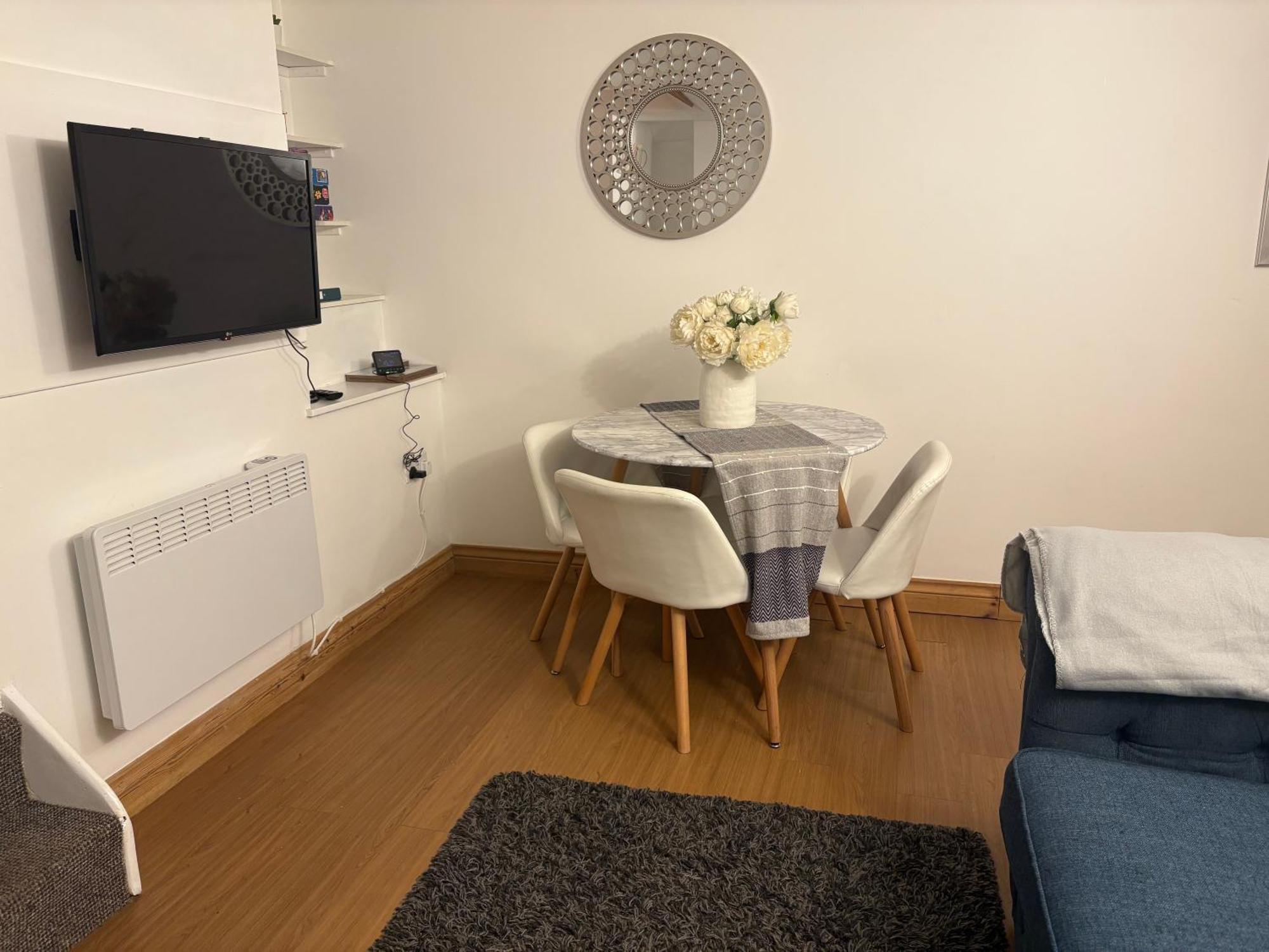 Seaton, Devon, Two Bed Apartment, Just Off The Sea Front. ภายนอก รูปภาพ