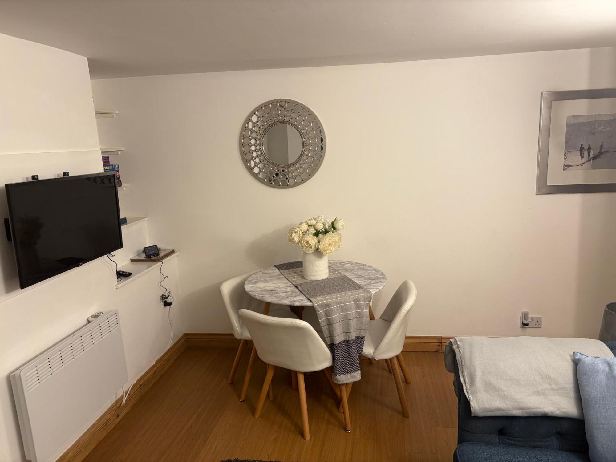Seaton, Devon, Two Bed Apartment, Just Off The Sea Front. ภายนอก รูปภาพ